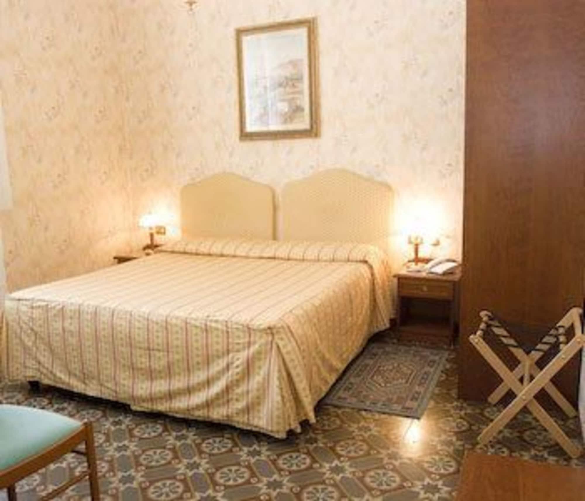 Hotel Beatrice Firenze Ruang foto